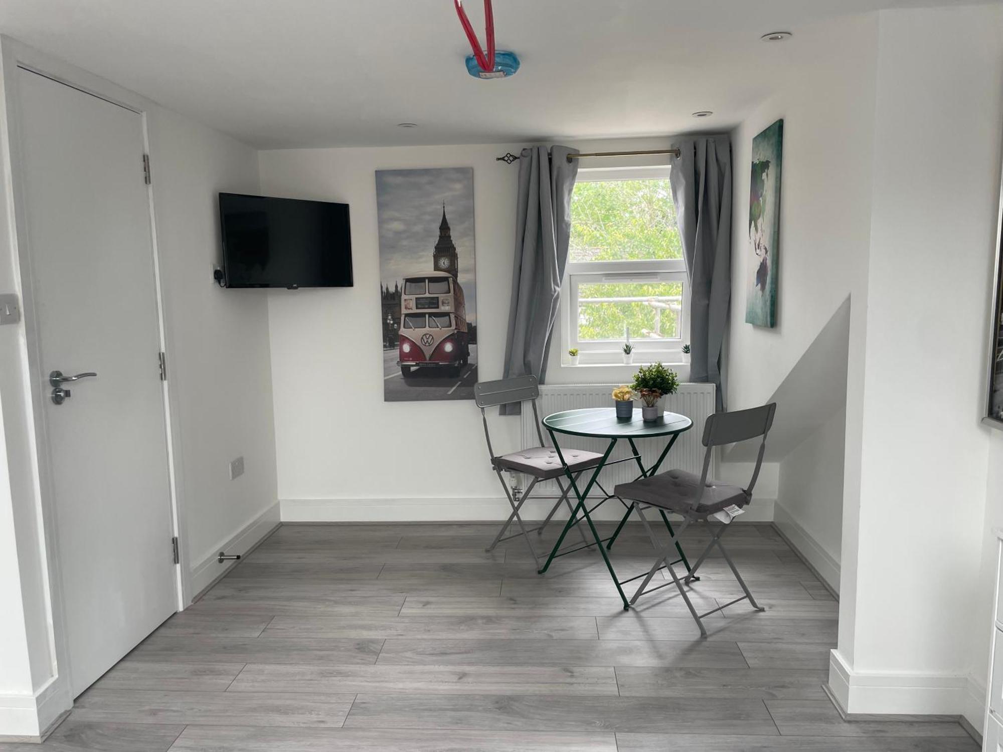 Amazing Studio 5 - East Ham - East * Londres
